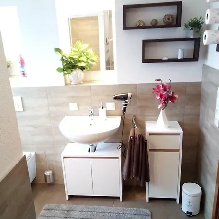 Haus Leonie Апартаменты Вертгейм